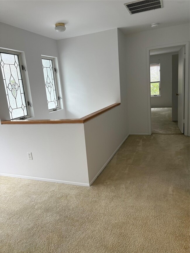 Building Photo - 423 Elton Ct E