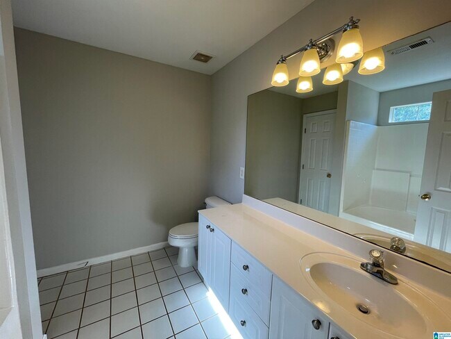 Building Photo - 4007 Cambridge Dr