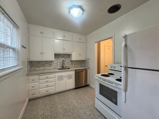 Building Photo - 2933 14th St