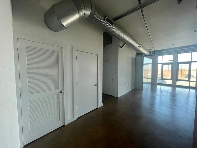 Building Photo - 415 St Pauls Blvd