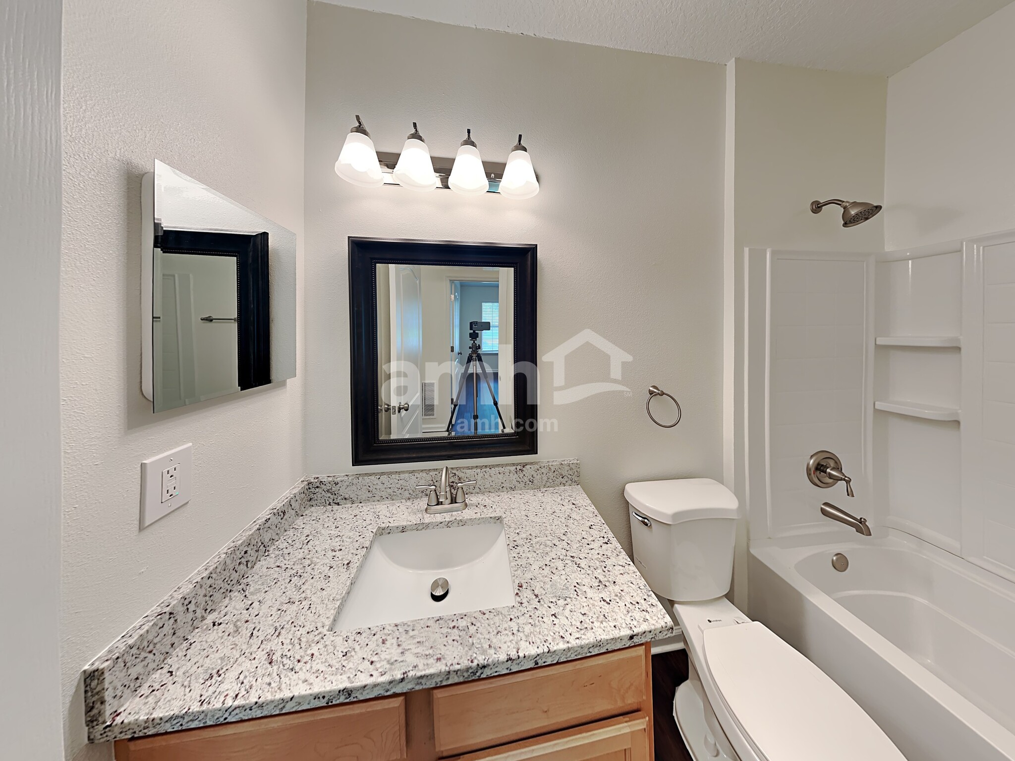 Building Photo - 2842 Woodstone Dr