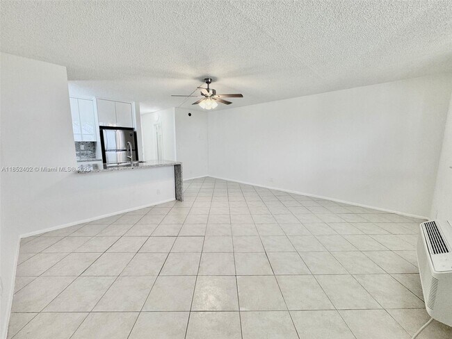 Building Photo - 2401 Riverside Dr