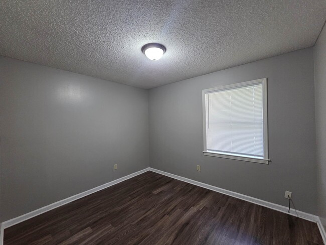 Building Photo - 4573 Appleville St