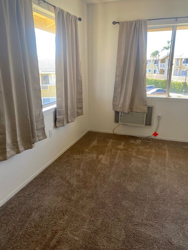 Building Photo - Available Now | 2 Bedroom, 1 Bathroom Apartment w/Scenic View from Enclosed Lanai | Kualana Knoll...