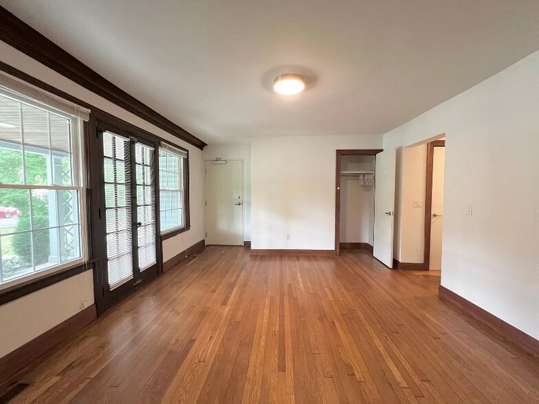 Building Photo - 2434 Overlook Rd