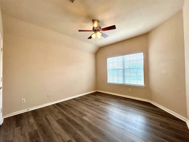 Building Photo - 2518 Brittany Lakes Dr