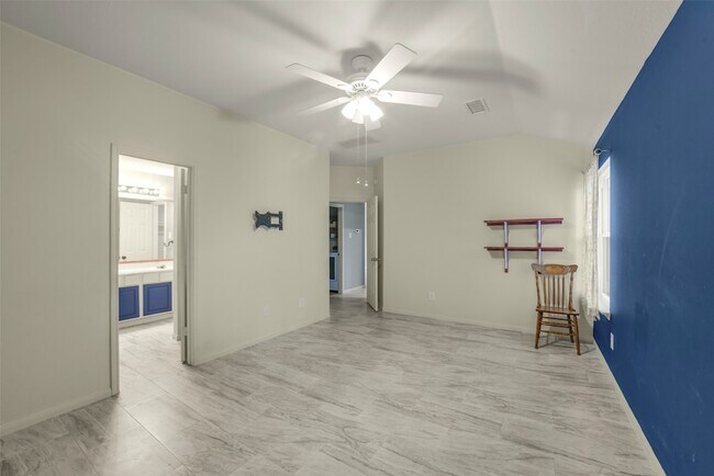 Building Photo - 14606 Vaughnville Dr