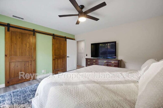 Building Photo - 1953 Granite Hills Dr