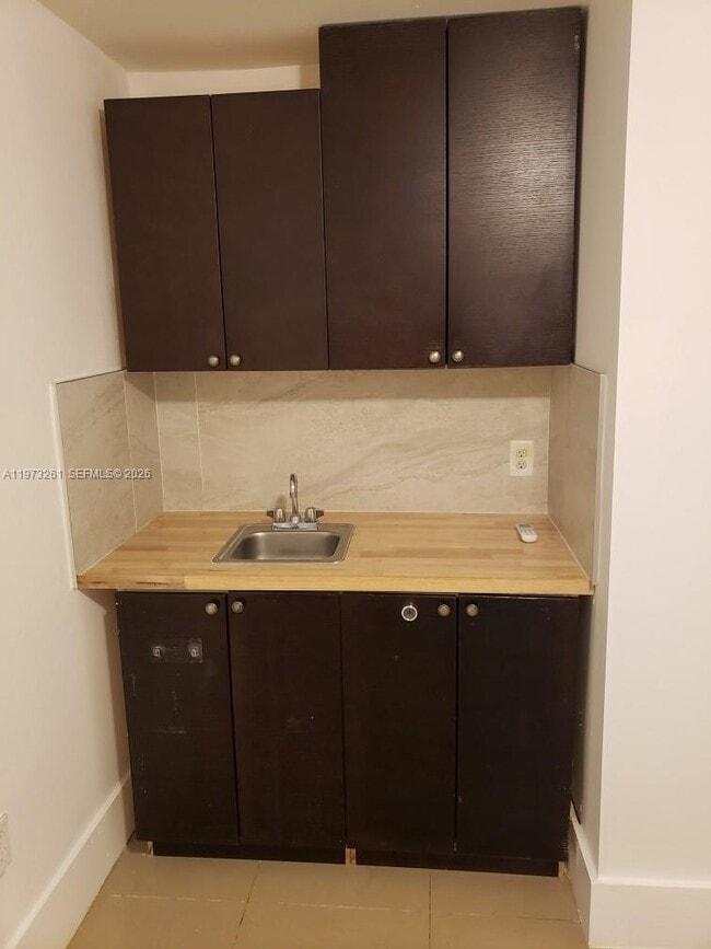 Building Photo - 4124 SW 61st Ave