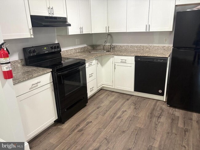 Building Photo - 110B Red Cedar Ct