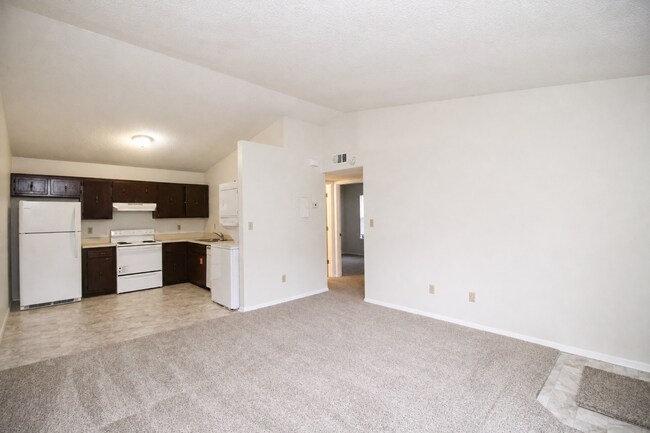 Building Photo - Freshly Updated 2BR Unit Near Old Palafox Hwy with New Wood-Look Flooring, Vaulted Ceilings & Uti...