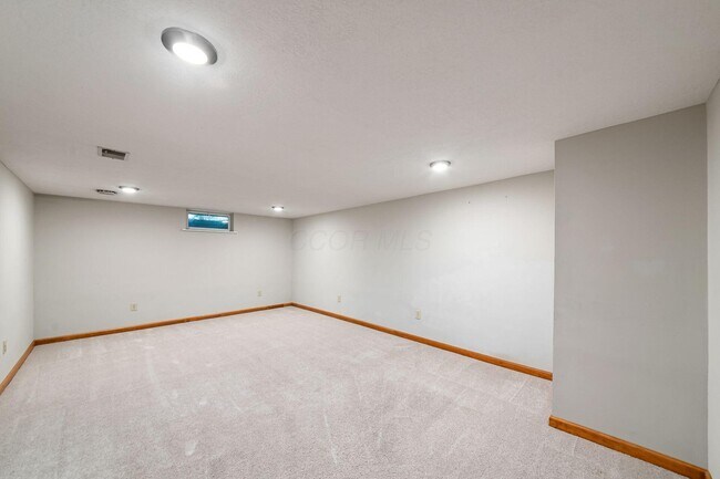 Building Photo - 297 E Clearview Ave