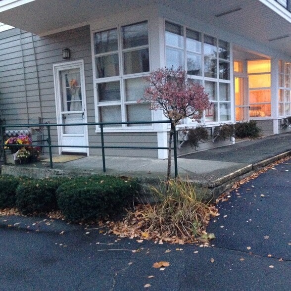 Entrance - 351 Main St