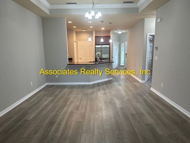 Building Photo - Sublease!   Lovely End Unit in Villas of West End LOOK!