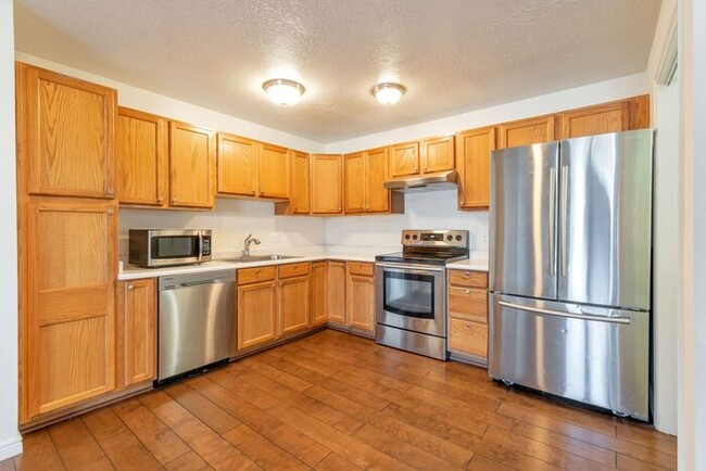 Building Photo - REMODELED CONDO AT COPPER CREEK IN MAGNA