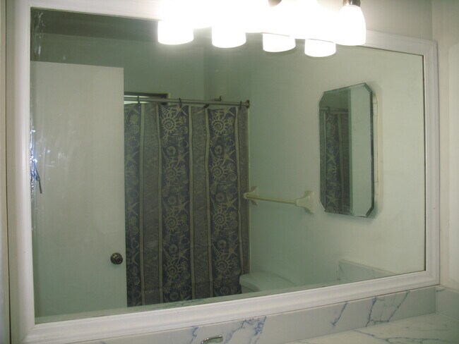 Building Photo - 9356 Roan Ln