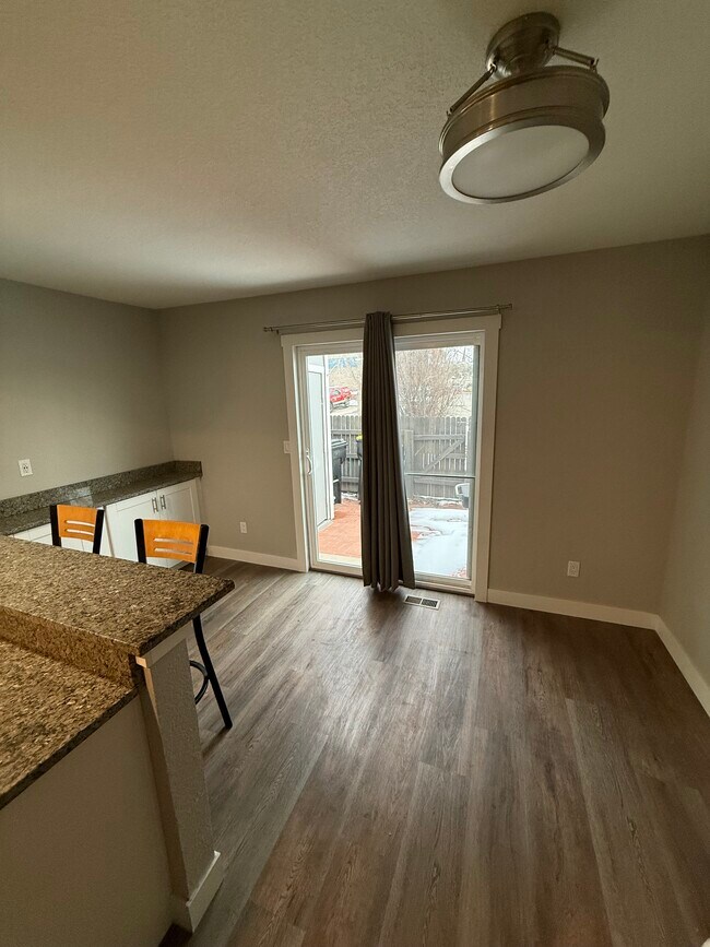 Building Photo - 10770 Foxwood Ct