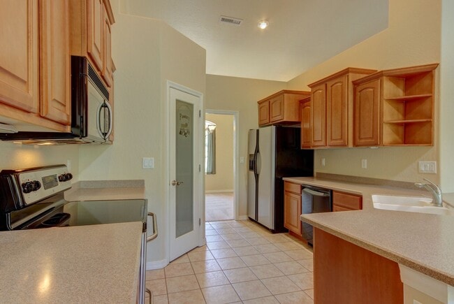 Building Photo - Yavapai Hills with 3 Car Garage