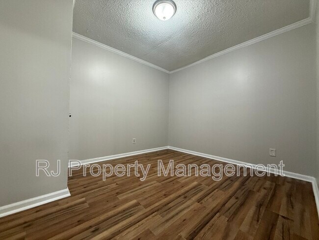 Building Photo - 3602 Donna Dr