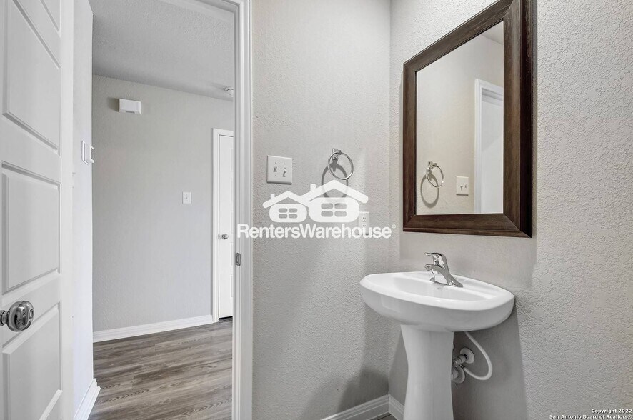 Building Photo - 522 Wild Olive Wy