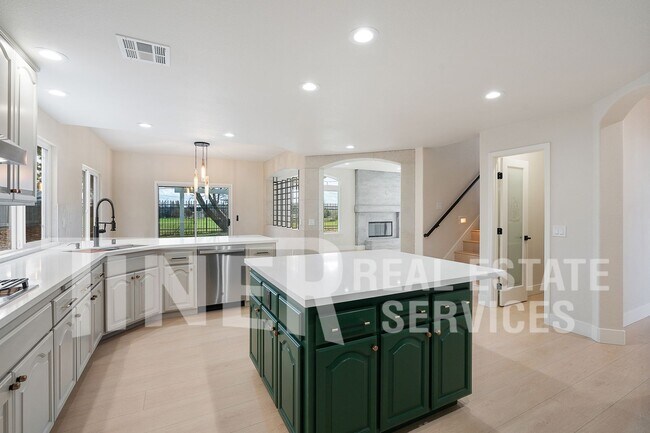 Building Photo - 5250 Fenton Way