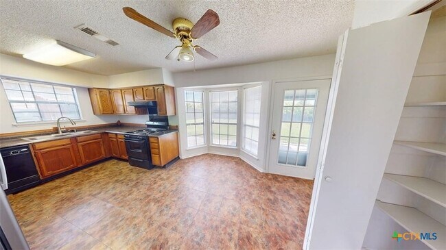 Building Photo - 1613 Bobby Lee Dr