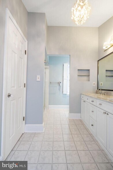 Building Photo - 908 S Front St