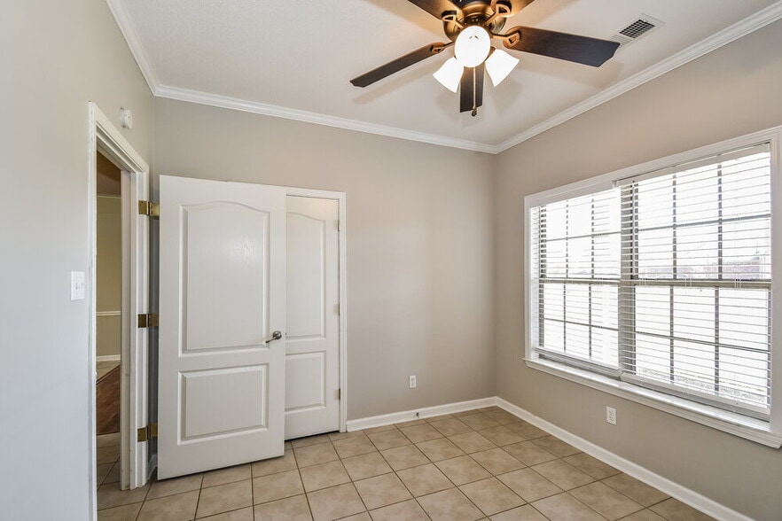 Building Photo - 120 Penny Ln