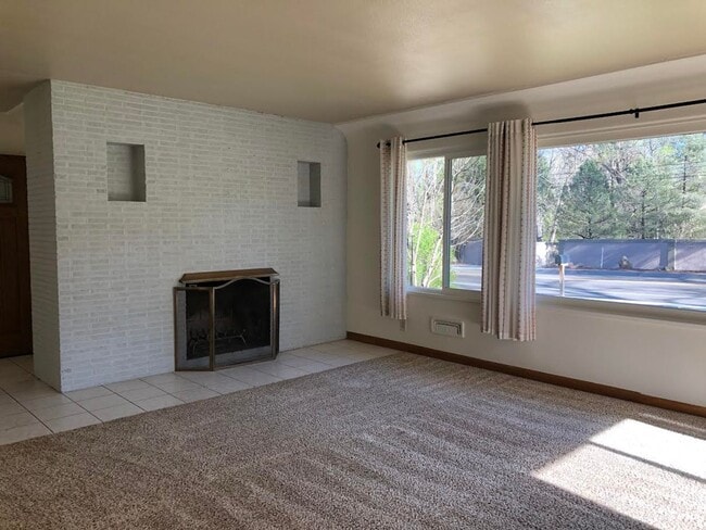 Building Photo - Charming 4 Bd, 2 Ba, Ranch Home in D-12 School District, close to Downtown, Trails and Ft. Carson