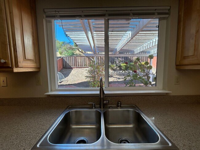 Building Photo - Beautiful Two-Story Home in Village Oaks, ...