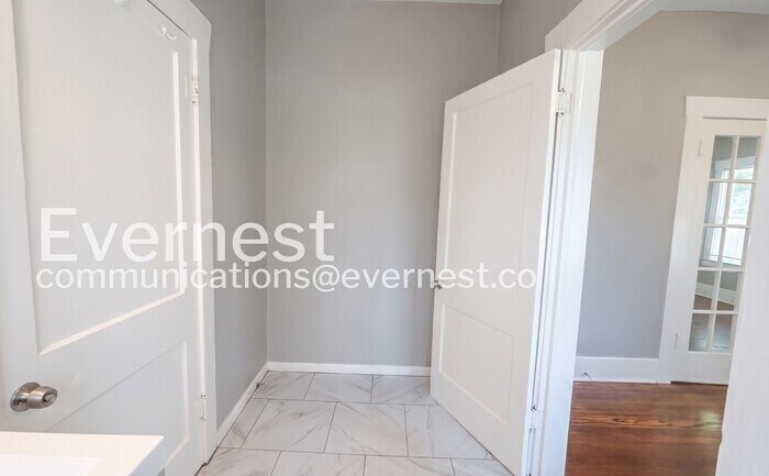 Building Photo - 1007 Archer St