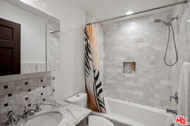 Building Photo - 443 21st St