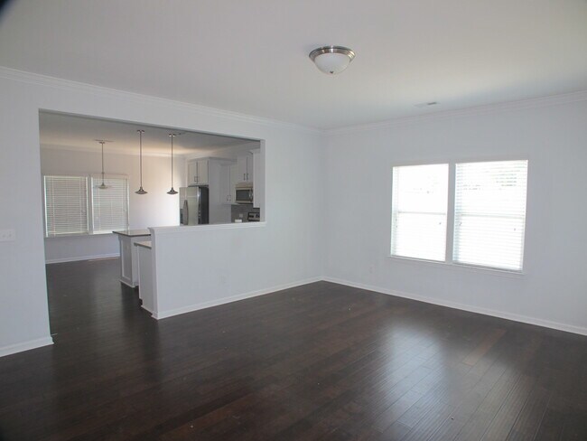 Building Photo - Move-In ready, 4 bedroom, 2.5 bath home lo...