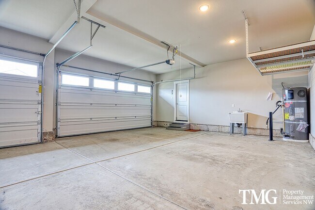 Building Photo - 1607 NE 37th Ave