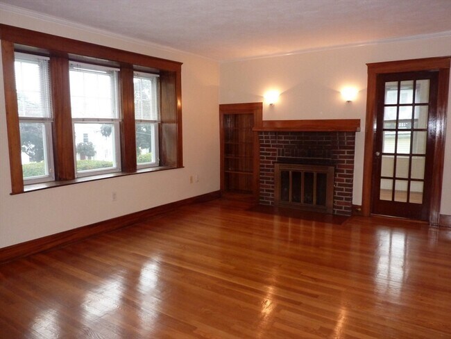 Building Photo - 121-123-123 Hammond Rd