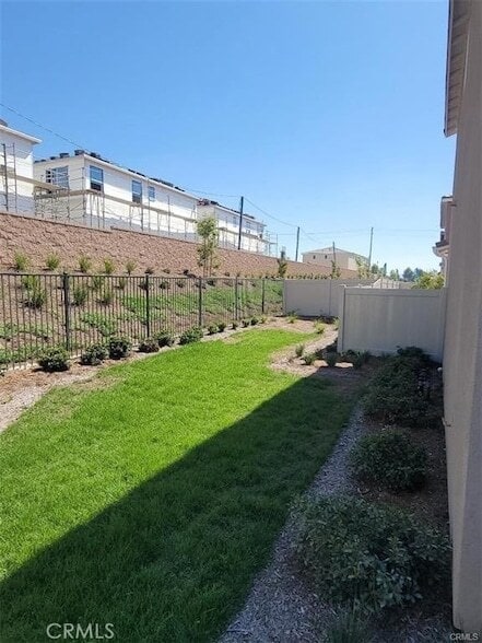 Building Photo - 2058 Bergamot St