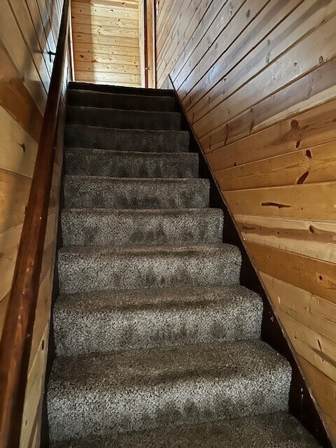 Stairs No more carpet - 1310 Oak St