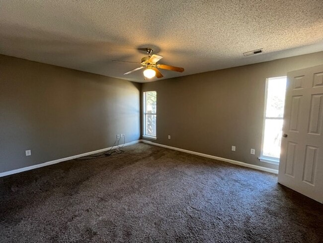 Building Photo - 2 Bedroom 2 Bath Home with 2 Car Garage fo...