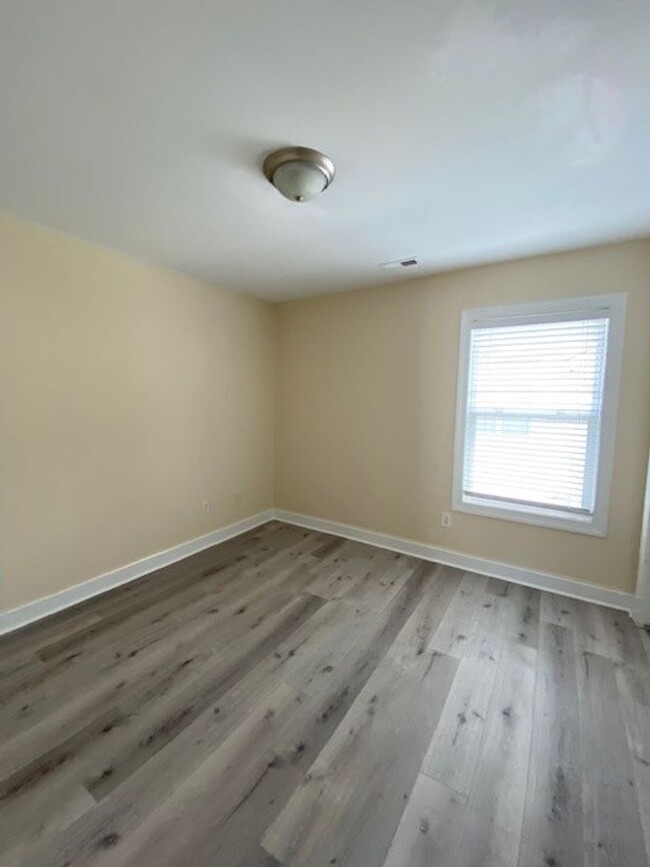 Building Photo - NORTHCHASE 3BR/2.5BA FREESTANDING TOWNHOME...