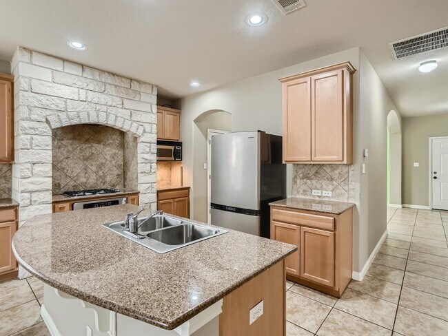 Building Photo - 210 Arrowhead Trail