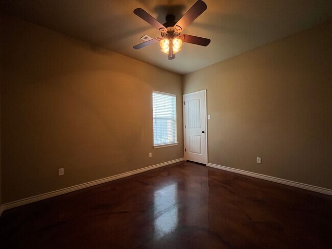 Building Photo - 4 Bedroom Single Family Home:  Available Now!