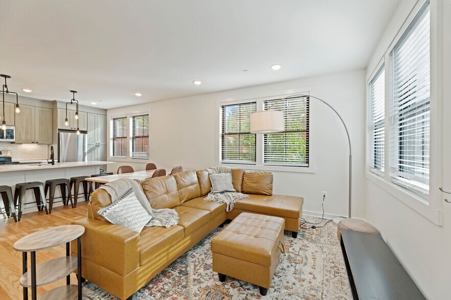 Building Photo - 423 Quincy St NW