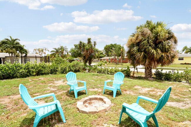 Building Photo - 3539 Everglades Rd