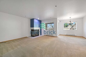 Building Photo - 2 Bedroom, 2 Bathroom Condominium Available for Rent