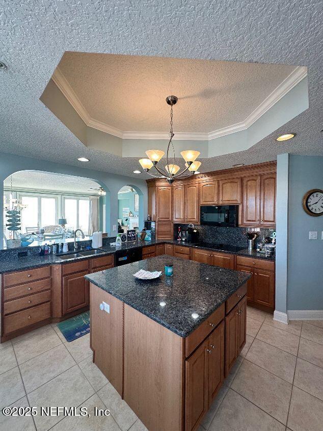 Building Photo - 110 S Serenata Dr