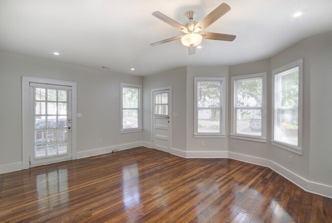 Building Photo - Completely Renovated - Three Bedroom, Two ...