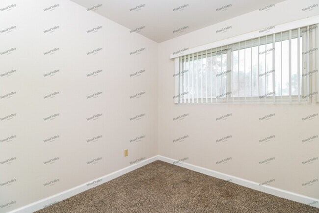 Building Photo - 1495 Flicker Dr