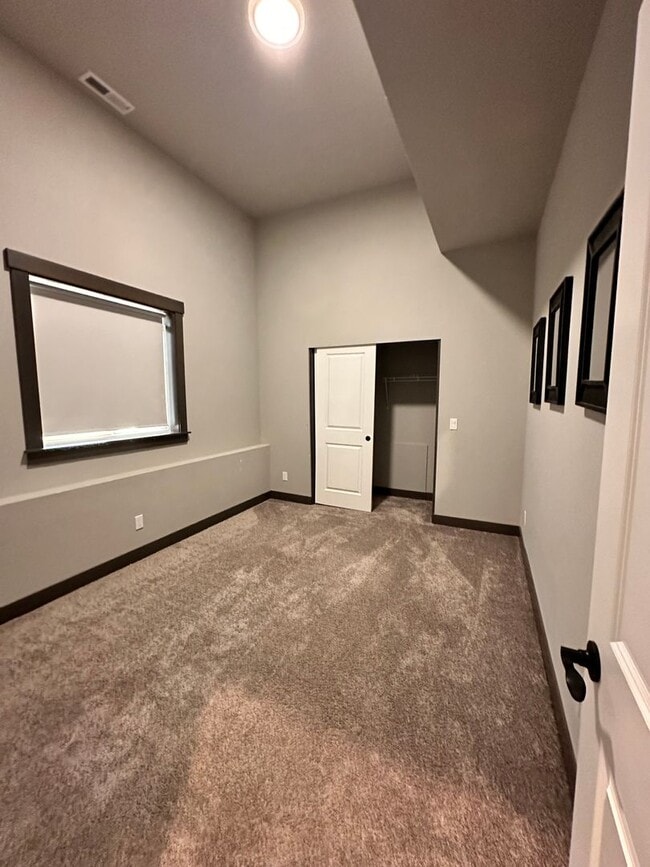Building Photo - Furnished House in Manson - 4 bedroom/3 bath
