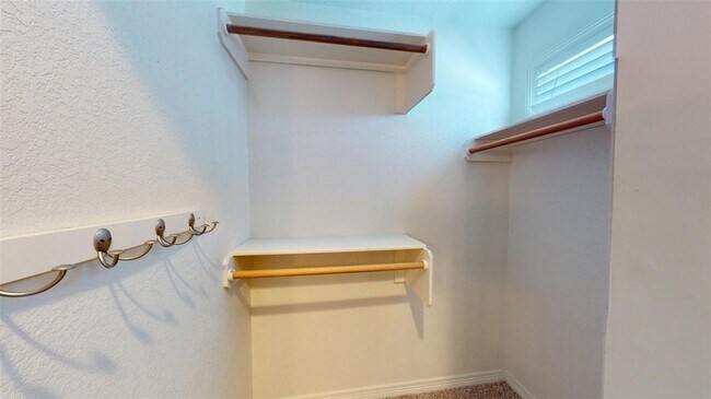 Building Photo - 914 Fairview Ave