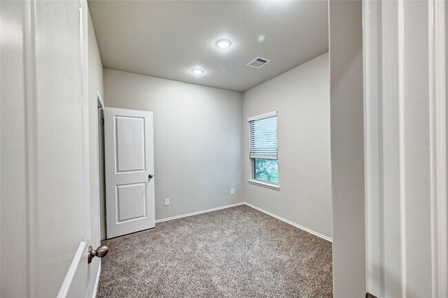 Building Photo - 10196 Barberry St